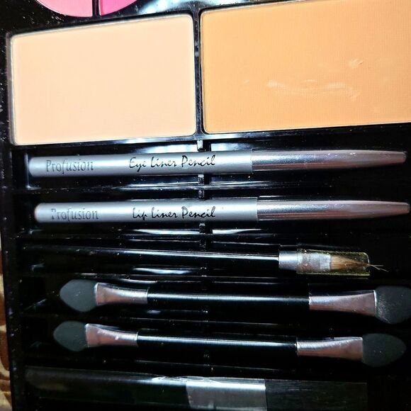 52 eyeshadow,6 blushes,and 8 lipsticks,2colored lipliners, and3 eyeshadowbrushes - Picture 7 of 8